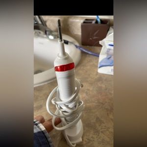 ORAL B toothbrush. Charging stand Included.